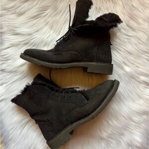 UGG Quincy boot/bootie in black